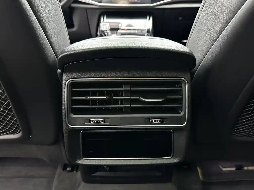 Audi Q8 2022 45 TFSI luxury and dynamic model купить на сайте DeffCars