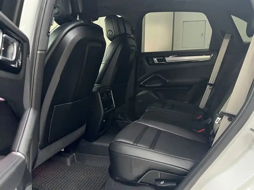 Cayenne 2023 Cayenne S 2.9T Platinum Edition купить на сайте DeffCars