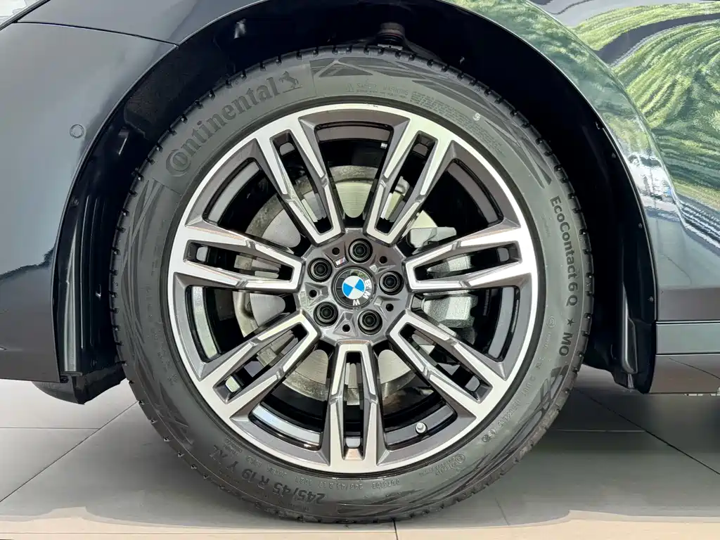 BMW 5 Series 2025 525Li M Sports Package купить на сайте DeffCars