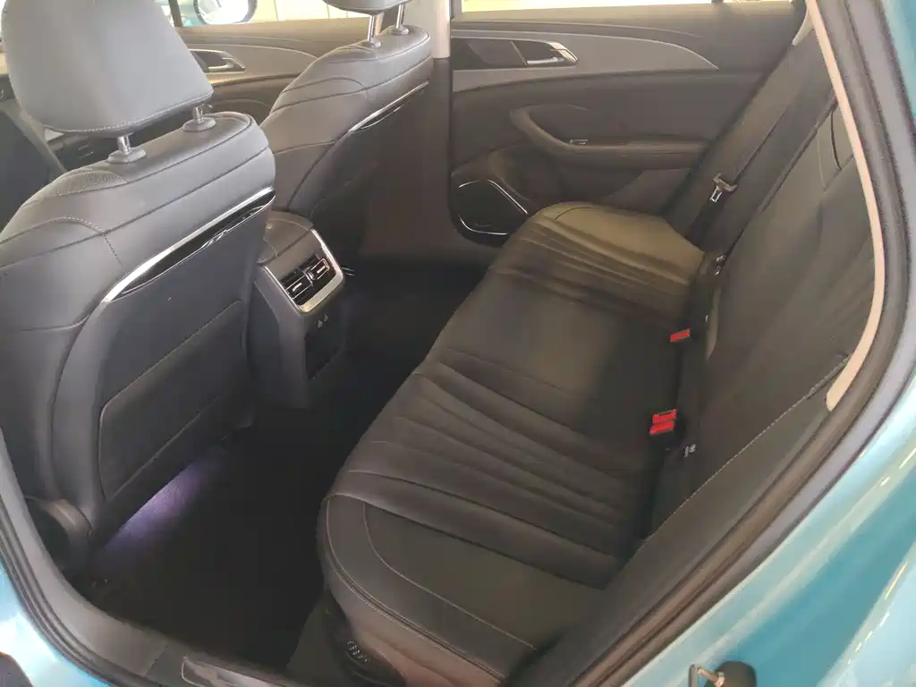 Hongqi H5 2024 1.5T HEV Zhilian Qichang Edition купить на сайте DeffCars