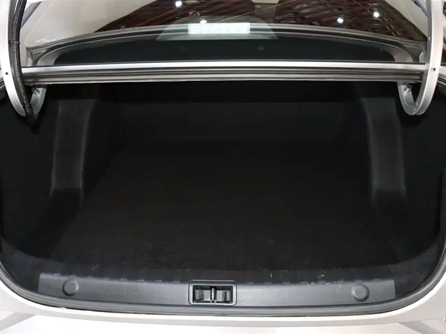 Yixuan 2021 230T Automatic Honor Edition купить на сайте DeffCars