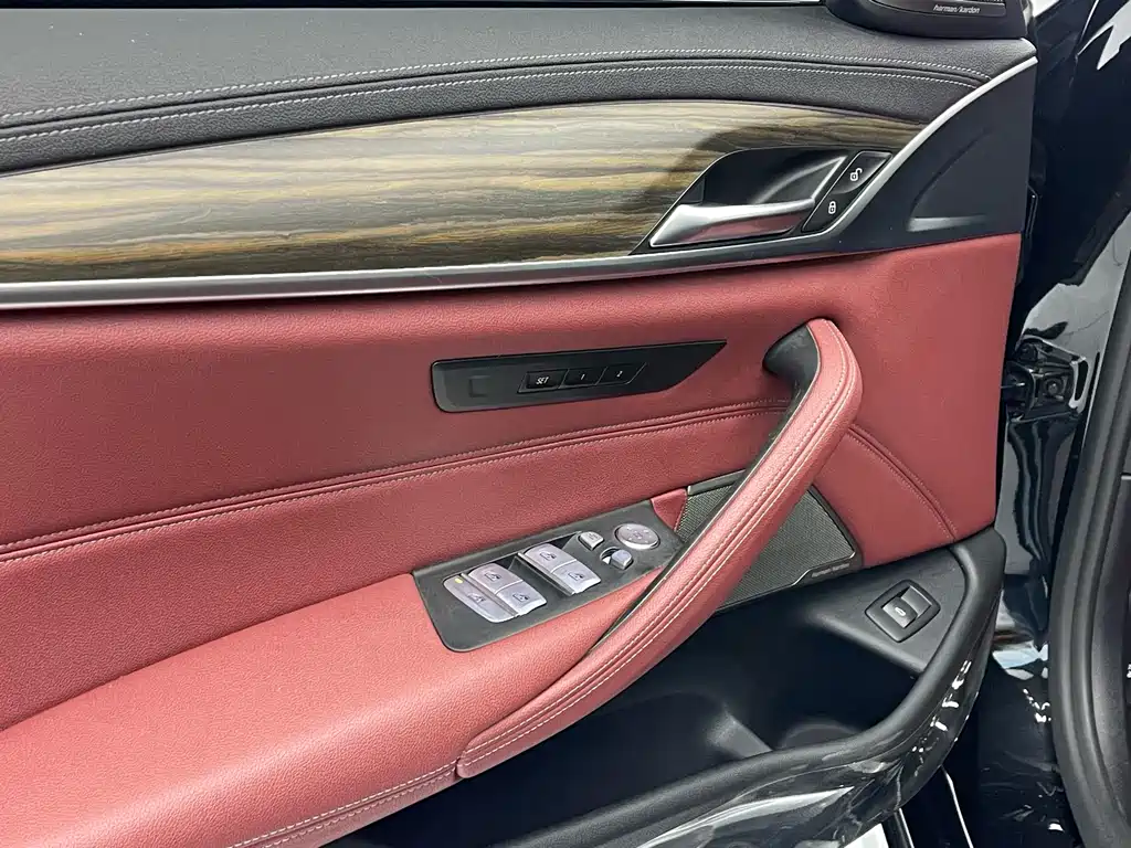 BMW 5 Series 2022 530Li Leading Luxury Package купить на сайте DeffCars
