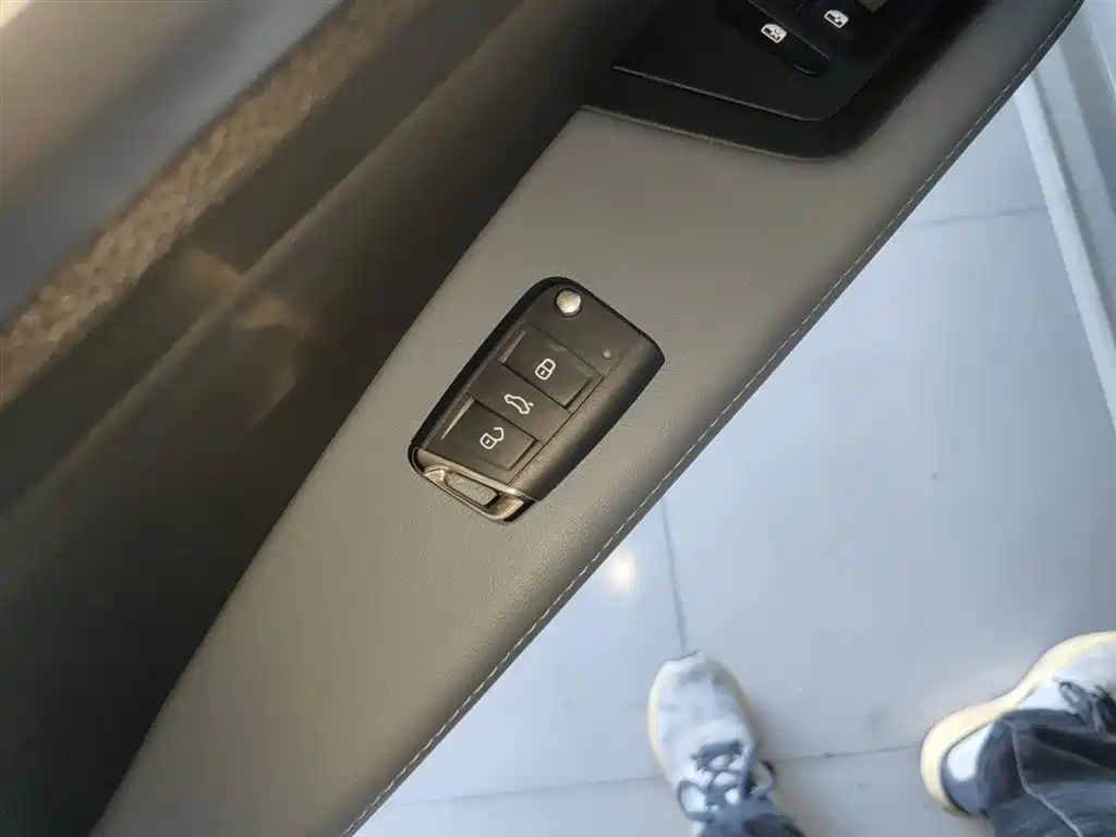 Lavida 2023 facelift 1.5L automatic starry sky 5 million version купить на сайте DeffCars