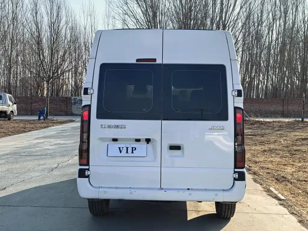 Jiangling Fushun 2023 2.0T automatic short-axis medium-high-roof commercial multi-purpose passenger vehicle with 6 seats купить на сайте DeffCars