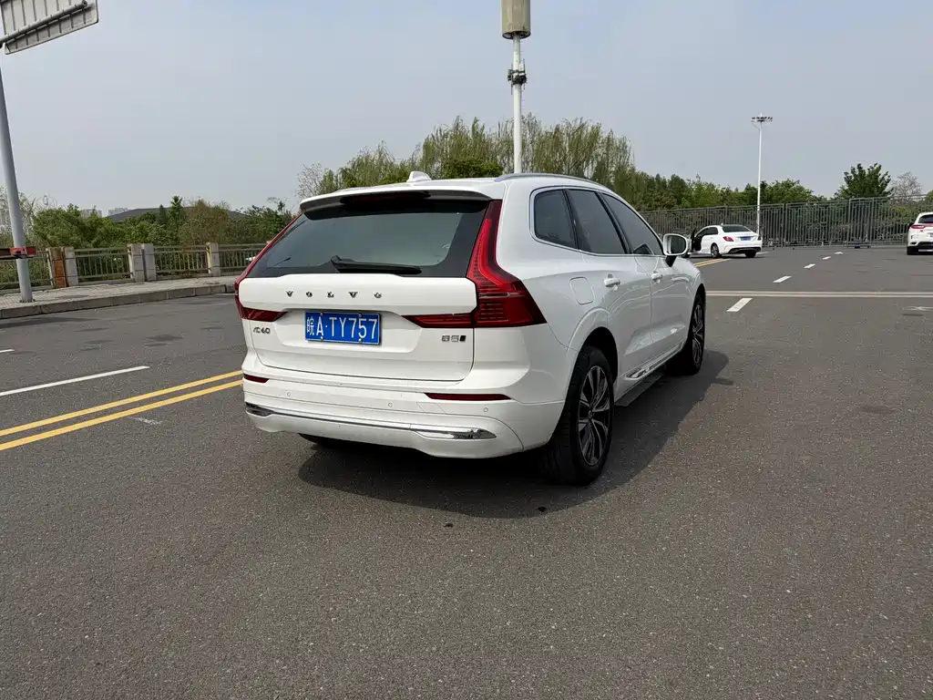 Volvo XC60 2023 B5 four-wheel drive Zhiyuan Deluxe Edition купить на сайте DeffCars