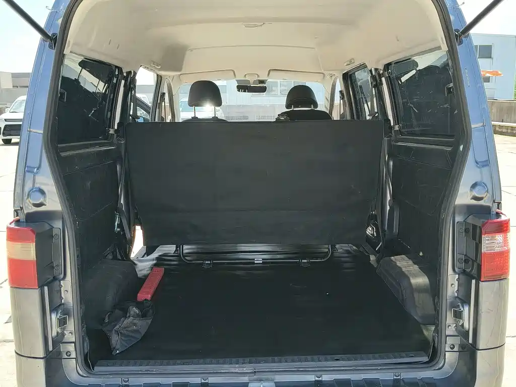 Golden Hiace M Classic 2023 1.5L Traveling Lion Bus 5/6/7 Seats купить на сайте DeffCars