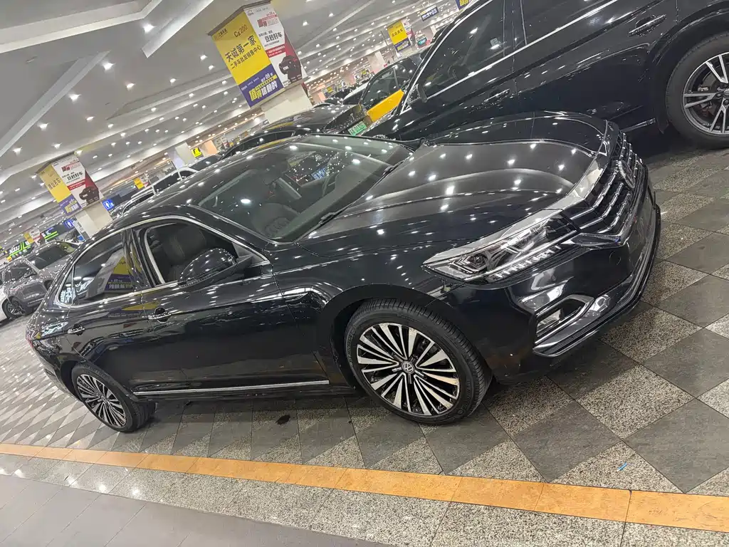Passat 2019 330TSI Deluxe Edition National VI купить на сайте DeffCars