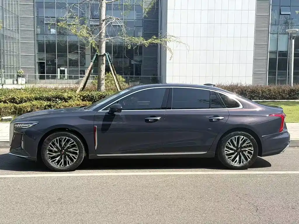Hongqi H5 2024 1.5T DCT Zhilian Qiyun Edition купить на сайте DeffCars