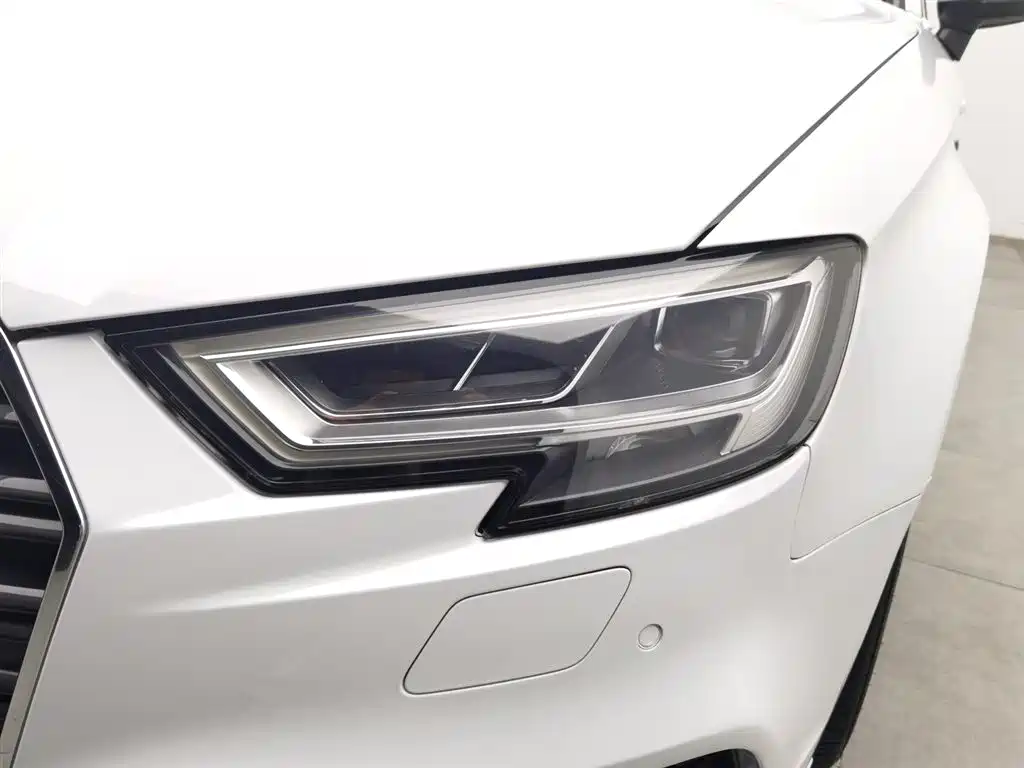 Audi A3 2019 Limousine 35 TFSI Fashion Type National VI купить на сайте DeffCars