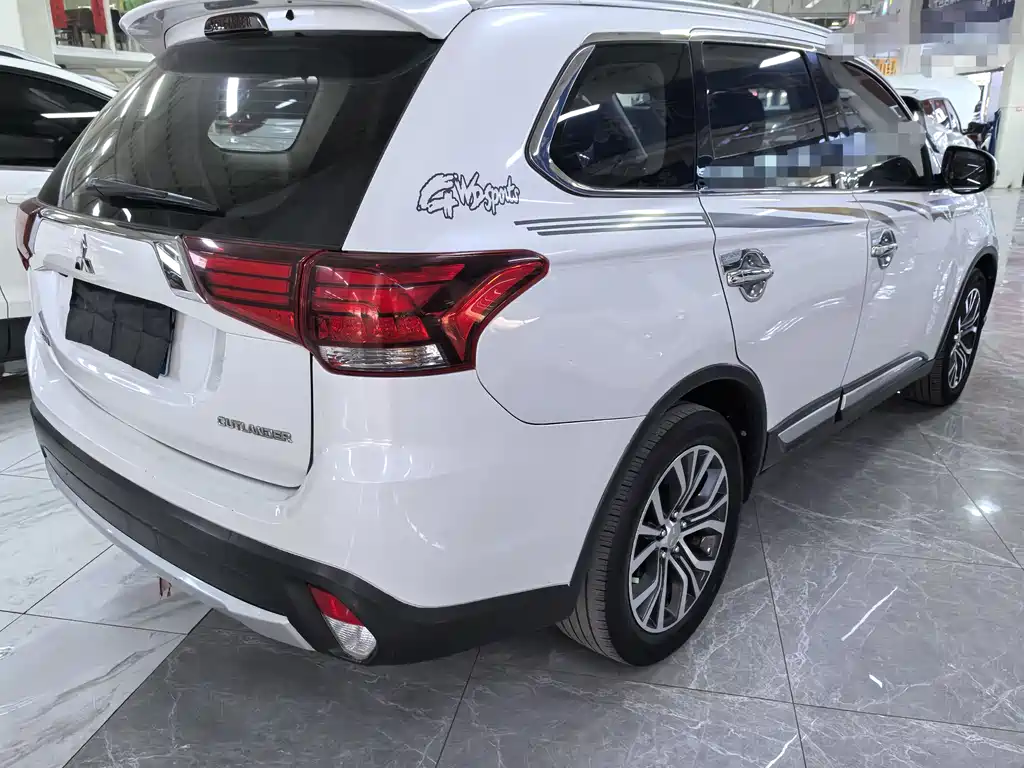 Outlander 2018 2.0L 2WD Honor Edition 5 seats купить на сайте DeffCars