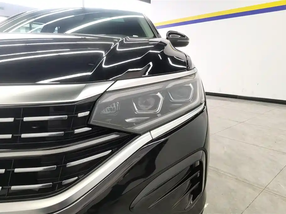 Passat 2022 330TSI Deluxe Edition купить на сайте DeffCars