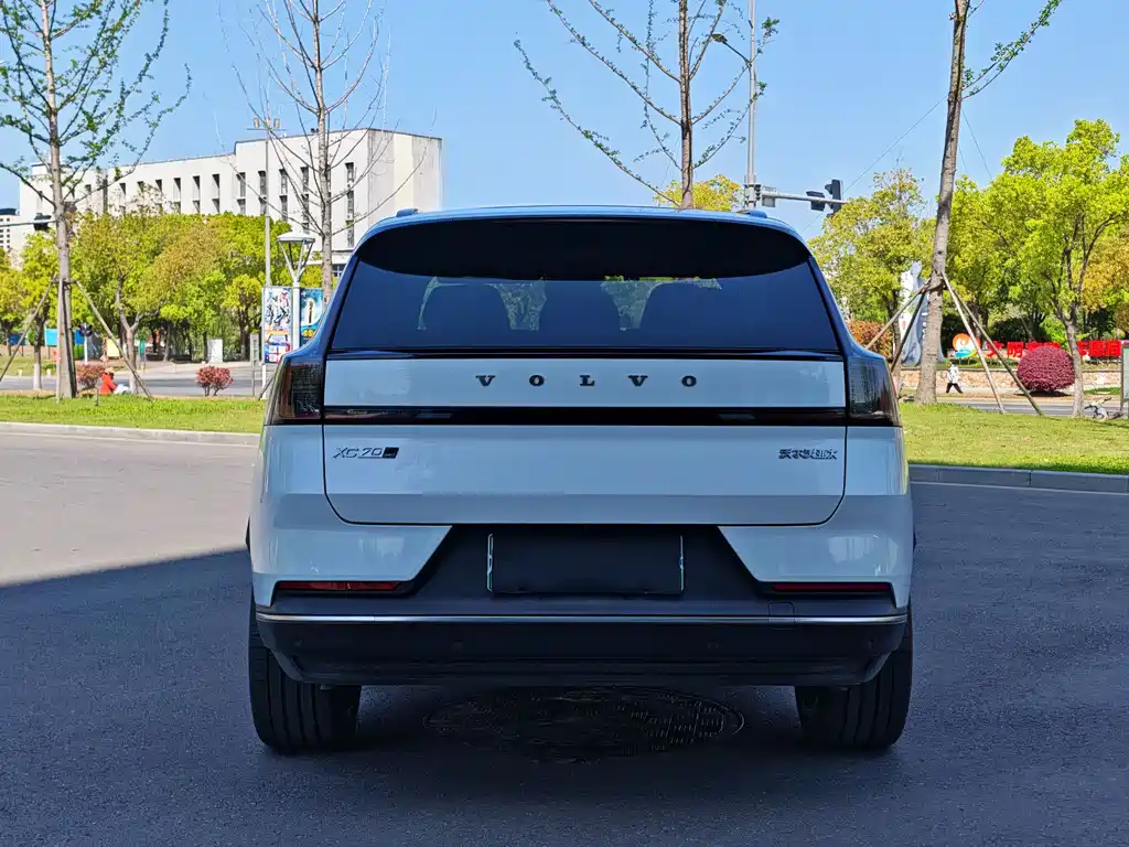Volvo XC70 Plug-in Hybrid 2026 Four-wheel Drive Super Long Range Plus купить на сайте DeffCars