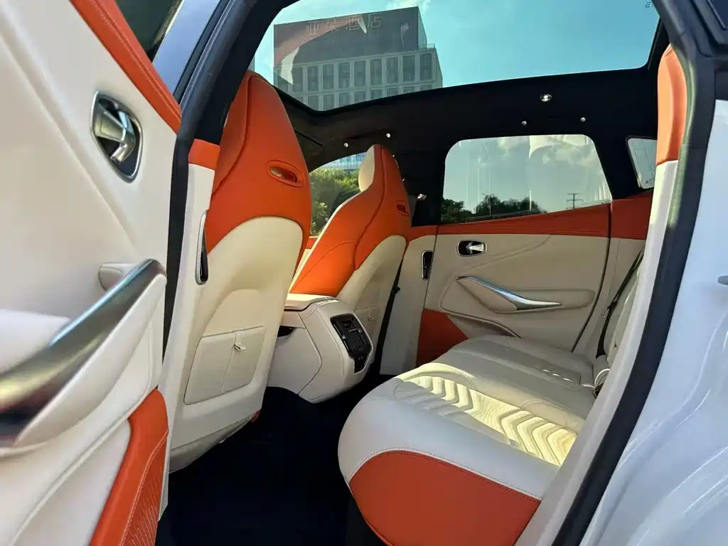 Aston Martin DBX 2020 4.0T V8 купить на сайте DeffCars