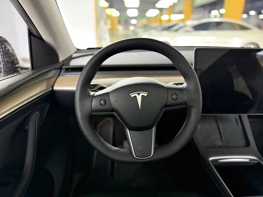 Model Y 2022 facelift rear-wheel drive version купить на сайте DeffCars