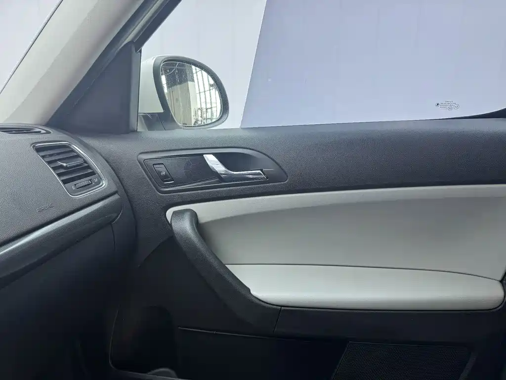Yeti 2017 TSI280 DSG forward version купить на сайте DeffCars