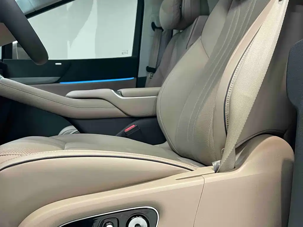 Xpeng X9 2025 pure electric 740 long battery life Max купить на сайте DeffCars