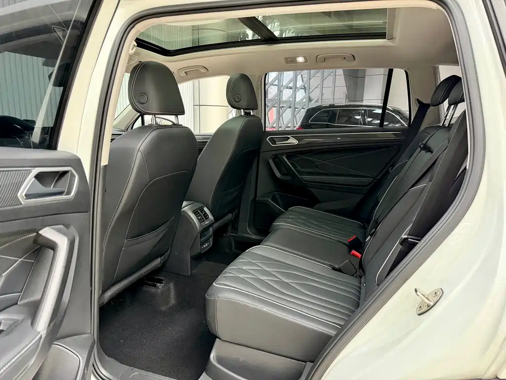 Tiguan L 2024 330TSI automatic two-wheel drive R-Line version купить на сайте DeffCars