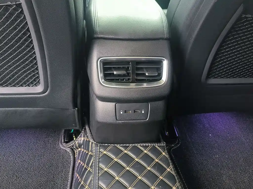 Hongqi H5 2020 1.8T automatic smart connected flag version купить на сайте DeffCars