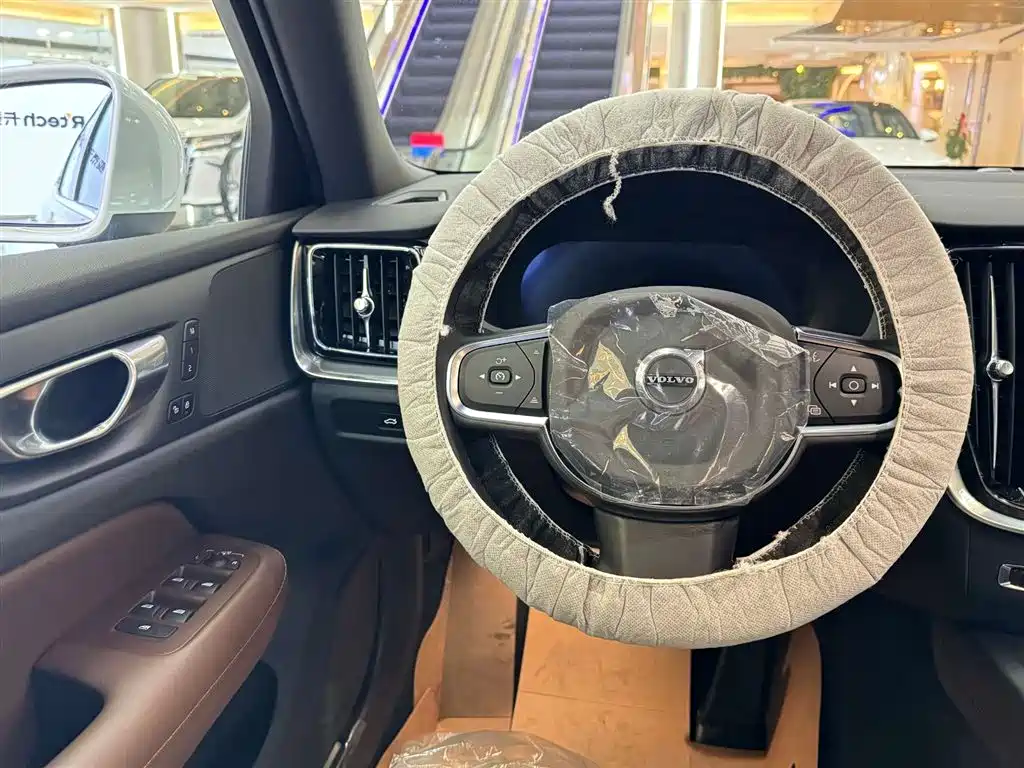 Volvo S60 2026 B4 Zhiyi Luxury Edition купить на сайте DeffCars