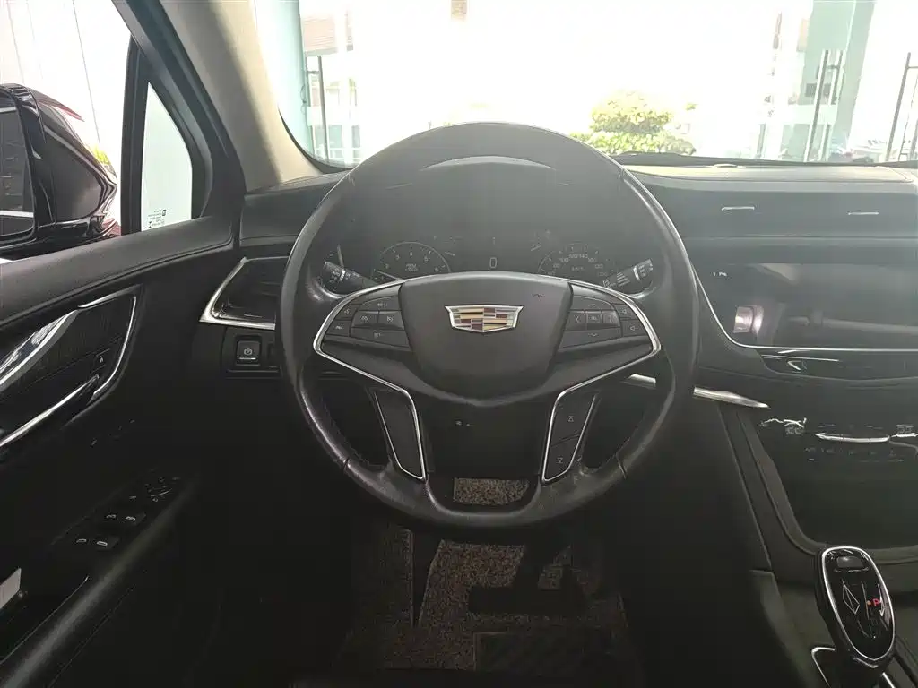 Cadillac XT5 2018 25T luxury model купить на сайте DeffCars