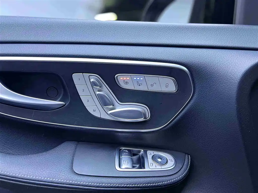 Mercedes-Benz V-Class 2021 V 260 L Long Wheelbase Luxury Edition купить на сайте DeffCars