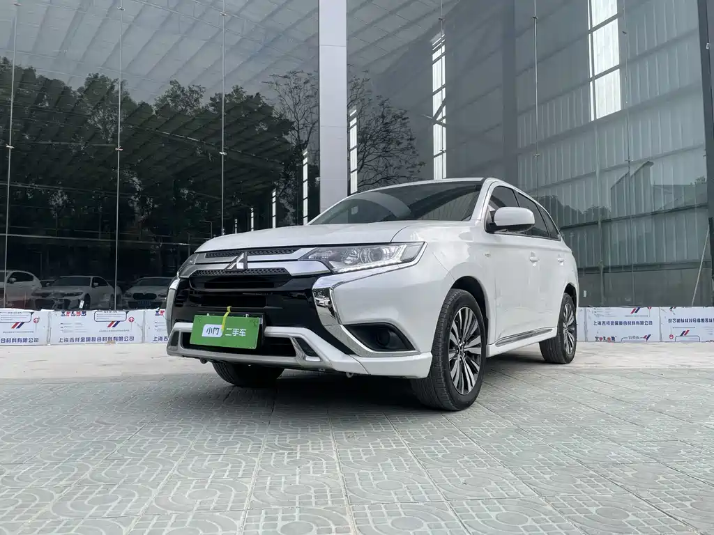 Outlander 2021 facelift 2.0L 2WD smooth version 5 seats купить на сайте DeffCars