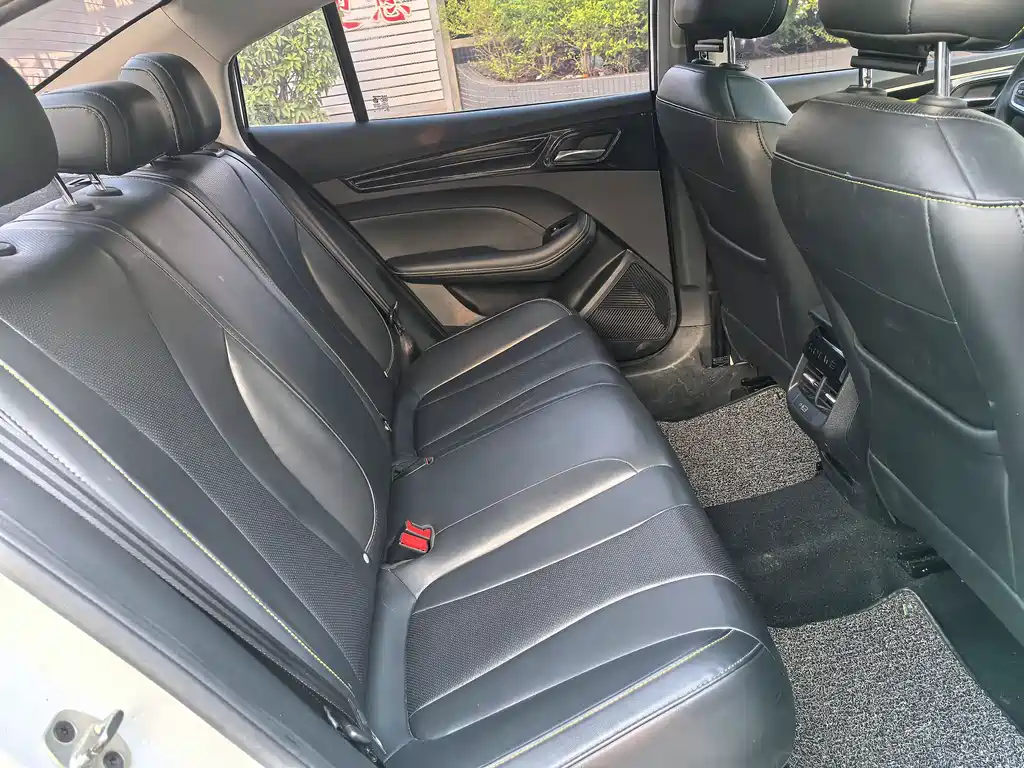 Roewe i5 2021 1.5L CVT Diamond Edition купить на сайте DeffCars