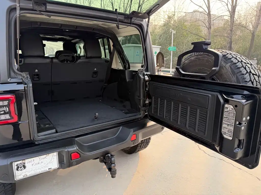 Wrangler 2021 2.0T Sahara four-door version купить на сайте DeffCars