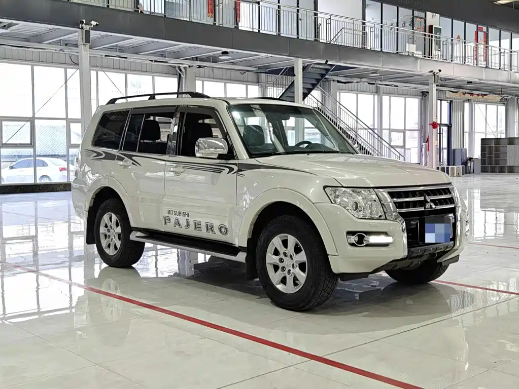 Pajero imported 2018 3.0L automatic standard version купить на сайте DeffCars