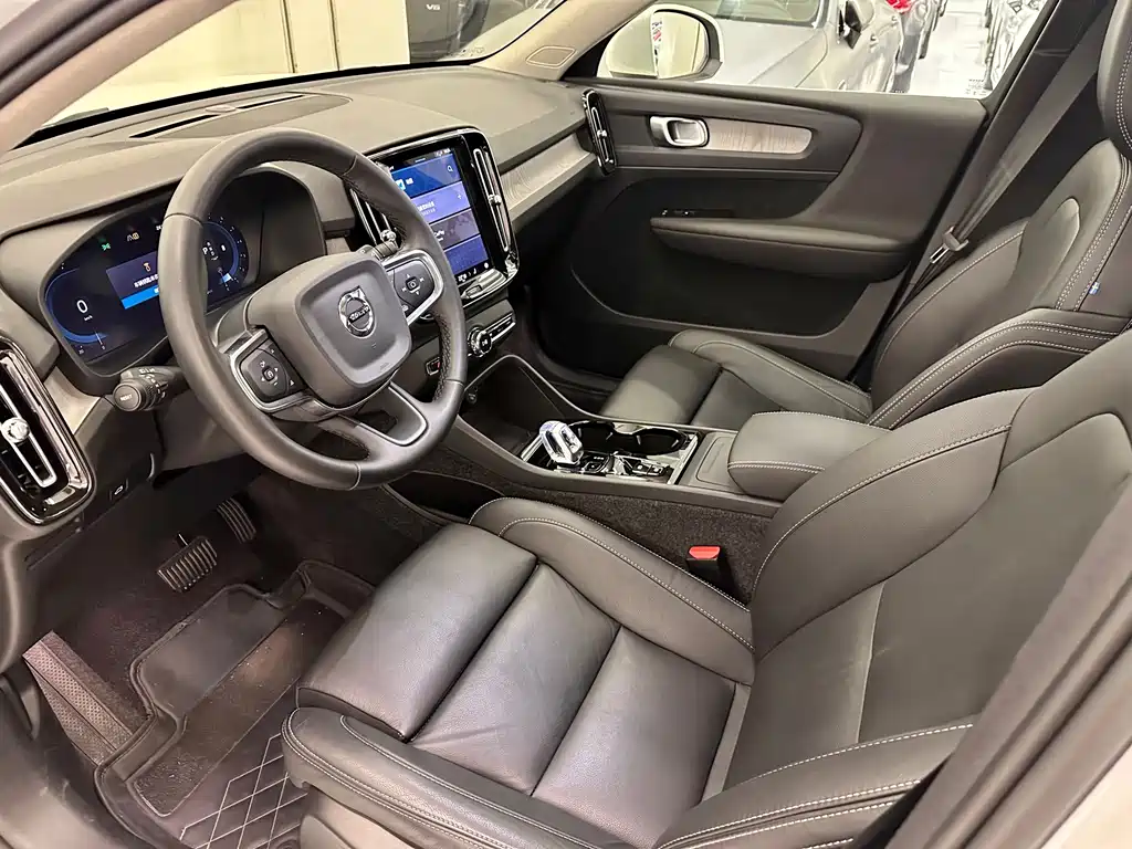 Volvo XC40 2025 B4 four-wheel drive Zhiyuan luxury version купить на сайте DeffCars