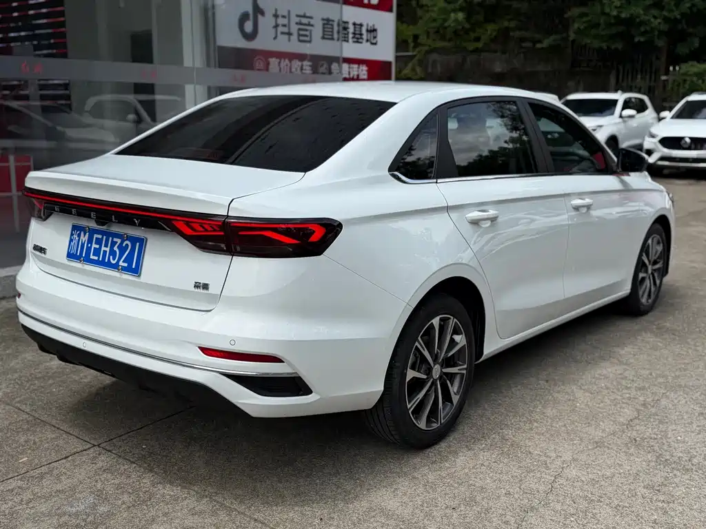 Emgrand 2025 4th generation 1.5L CVT premium model купить на сайте DeffCars