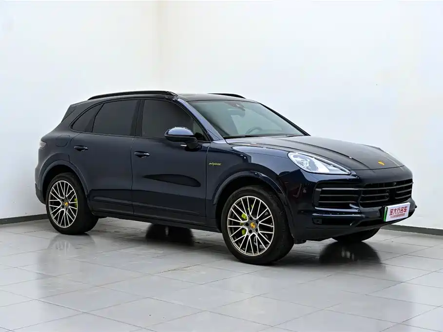 Cayenne New Energy 2023 Cayenne E-Hybrid 2.0T Platinum Edition купить на сайте DeffCars