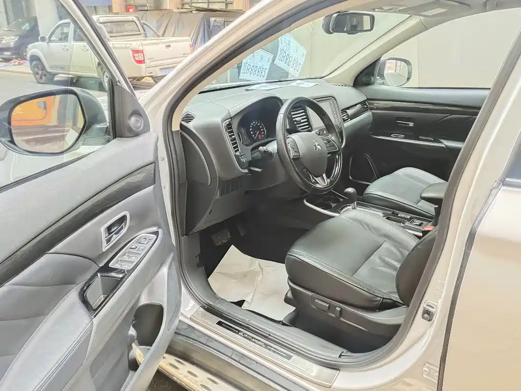 Outlander 2019 2.0L 2WD Enjoy Edition, 5 seats, National VI купить на сайте DeffCars