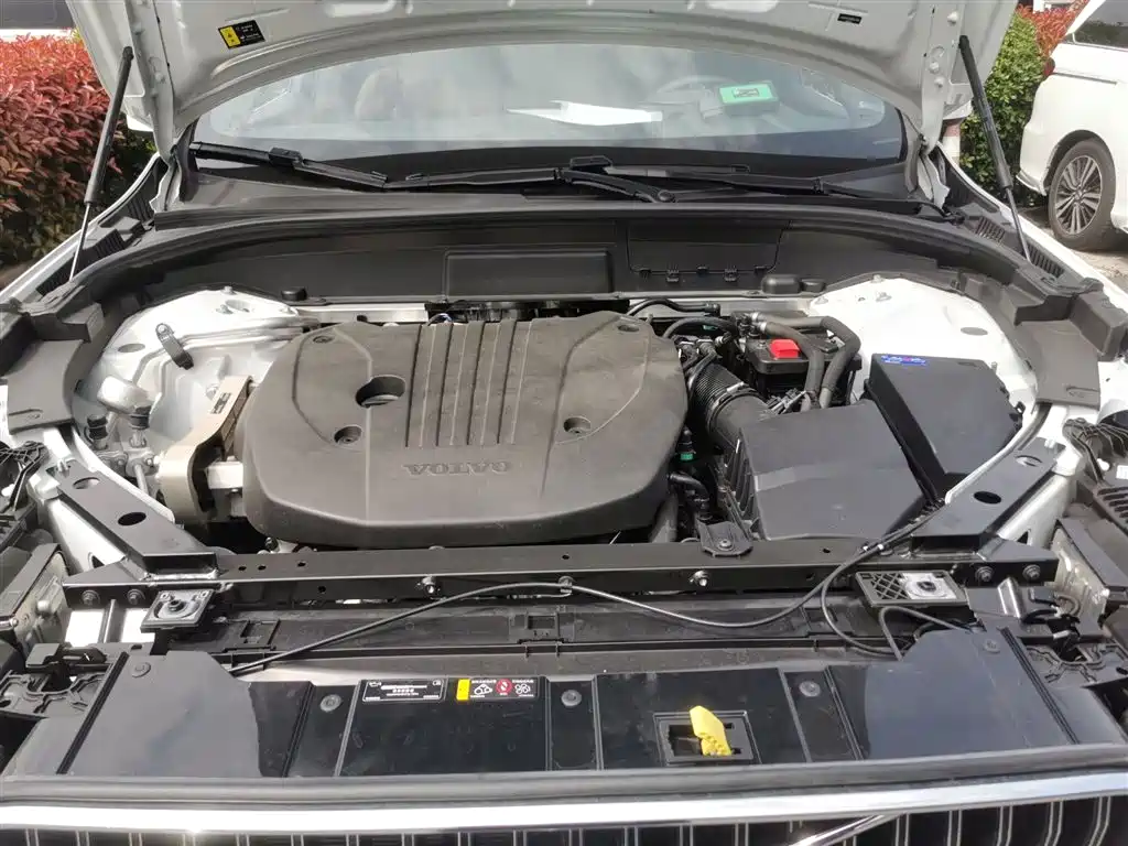 Volvo XC60 2025 B5 four-wheel drive Zhiyuan luxury version купить на сайте DeffCars