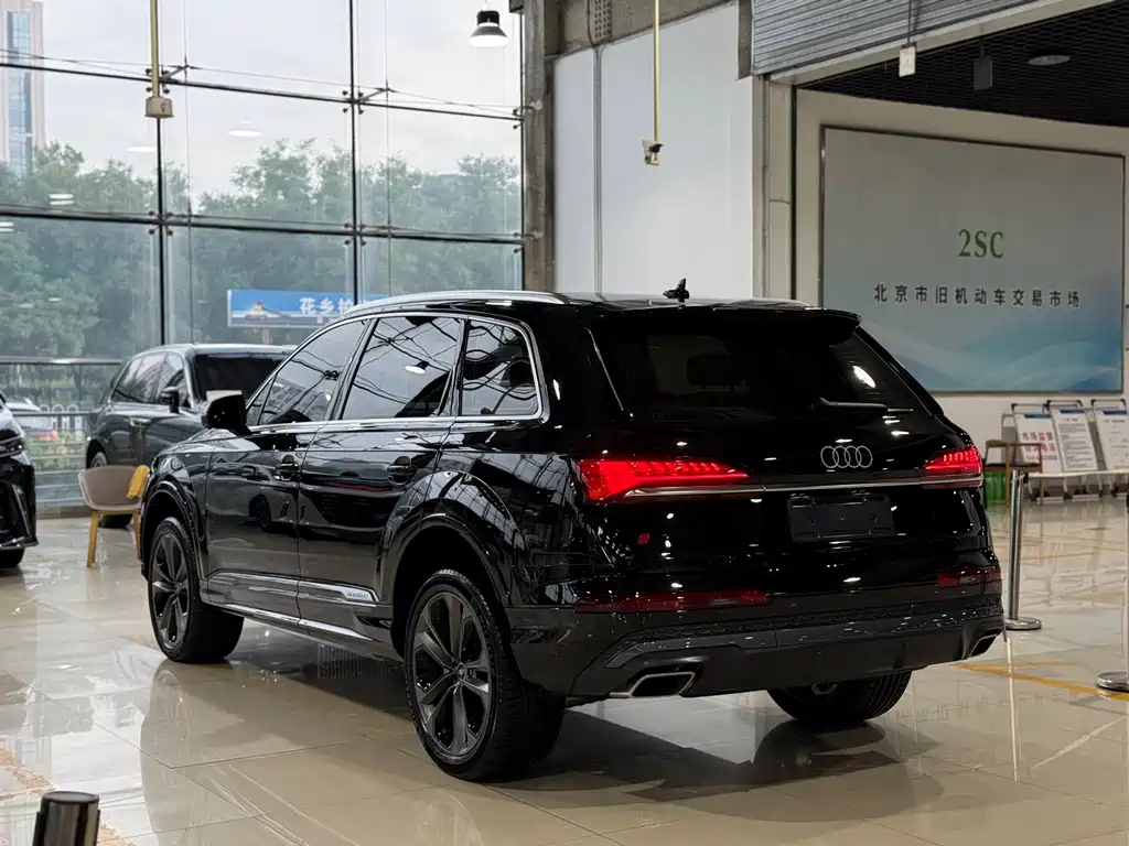 Audi Q7 2025 55 TFSI quattro S line sports купить на сайте DeffCars