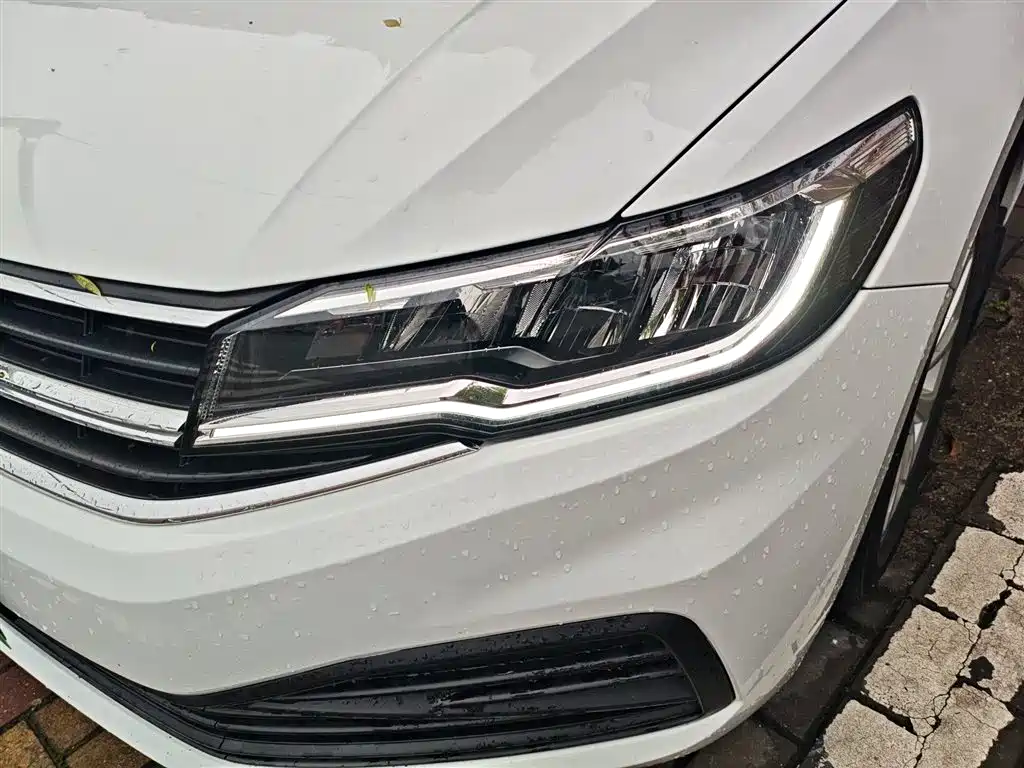 Bora 2021 1.5L manual fashion smart connected version купить на сайте DeffCars