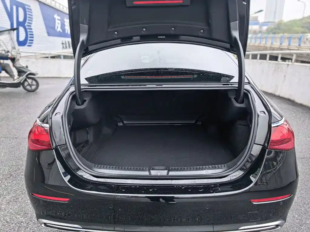 Mercedes-Benz E-Class 2024 E 300 L Luxury Model купить на сайте DeffCars