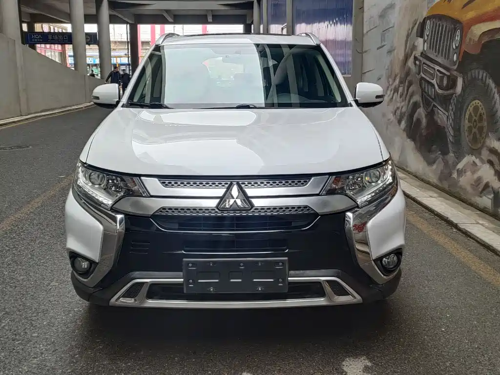 Outlander 2019 2.0L 2WD Enjoy Edition, 5 seats, National VI купить на сайте DeffCars