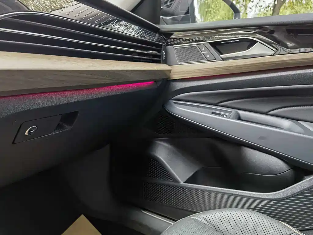 Passat 2022 330TSI Deluxe Edition купить на сайте DeffCars