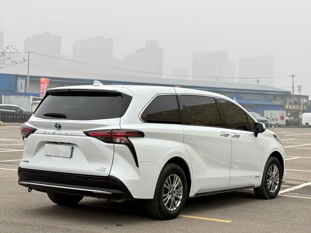 SIENNA 2021 2.5L Hybrid Deluxe Edition купить на сайте DeffCars