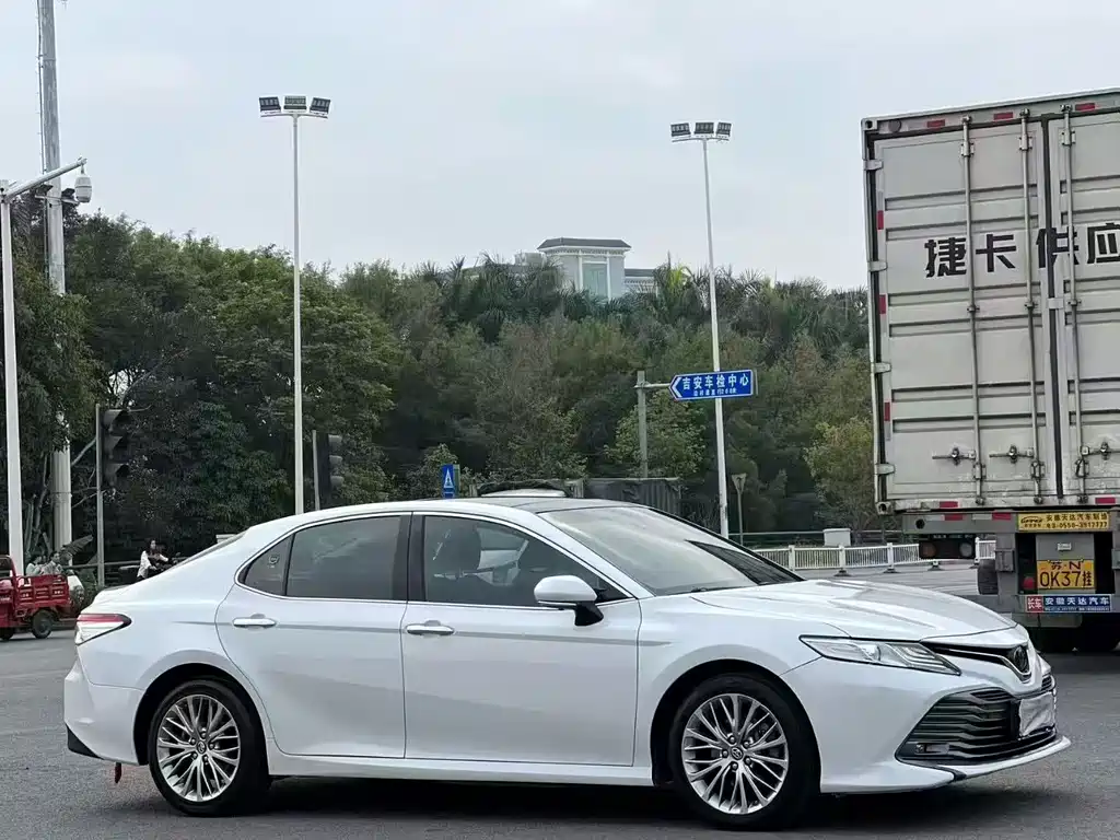 Camry 2018 2.5G Deluxe Edition купить на сайте DeffCars