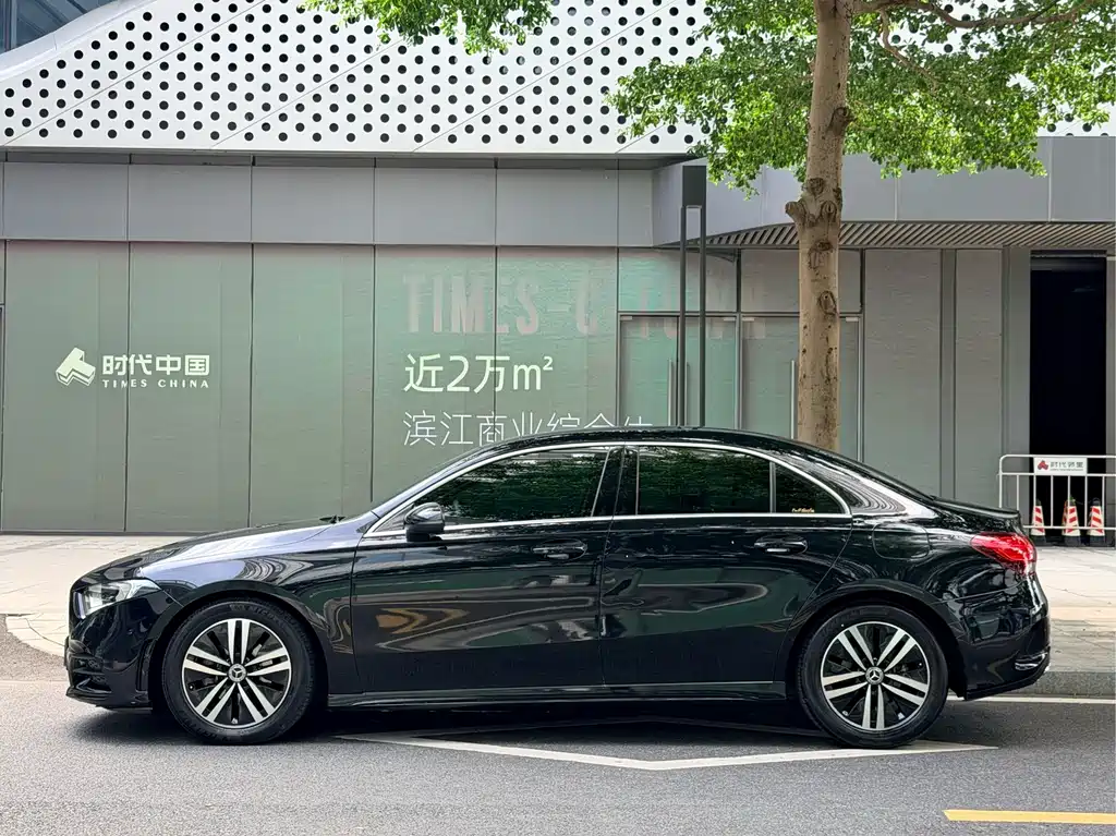 Mercedes-Benz A-Class 2019 A 180 L Sports Sedan купить на сайте DeffCars