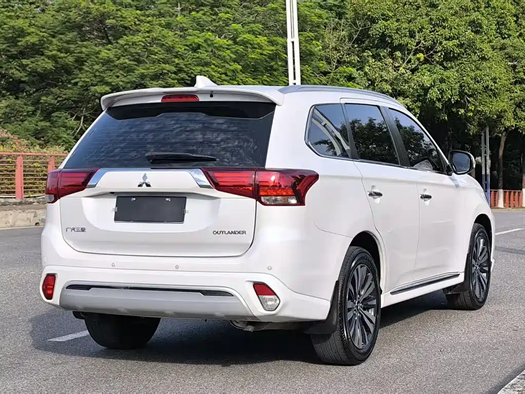 Outlander 2021 2.4L four-wheel drive exclusive version 7 seats купить на сайте DeffCars