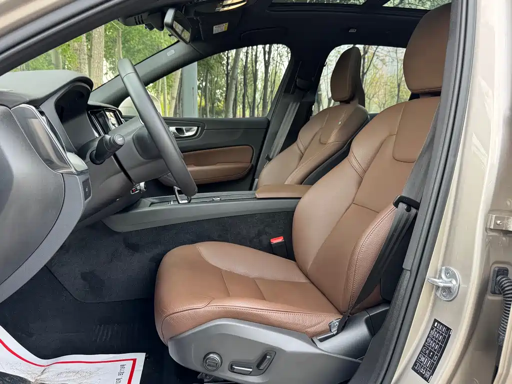 Volvo XC60 2024 B5 four-wheel drive Zhiyi Luxury Edition купить на сайте DeffCars
