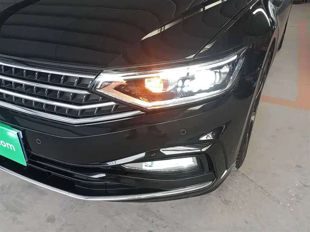 Magotan 2023 2 million commemorative edition 330TSI DSG leading model купить на сайте DeffCars