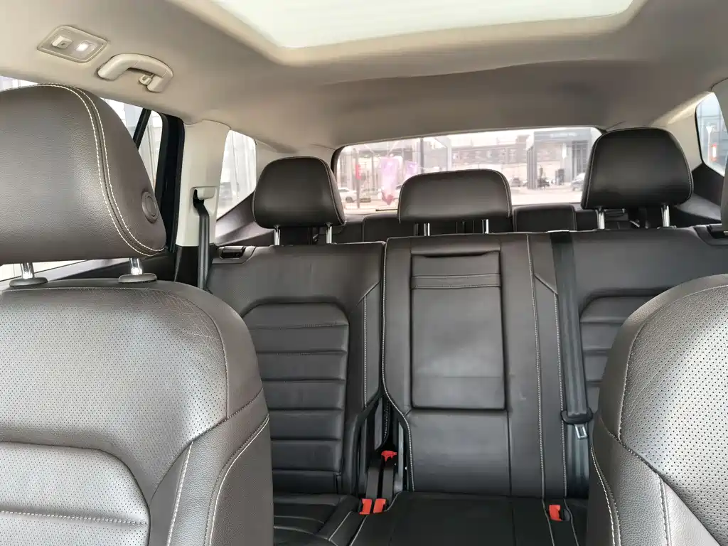 Touron 2017 330TSI two-wheel drive luxury version купить на сайте DeffCars