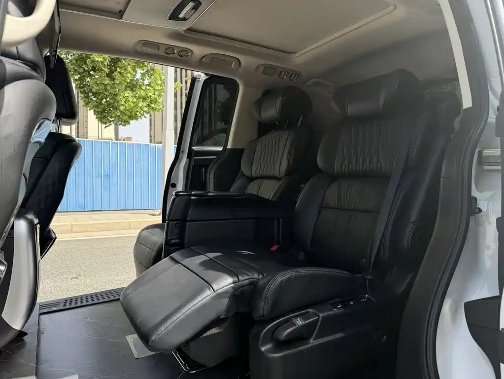 Alison 2022 2.0L e:HEV Deluxe Edition купить на сайте DeffCars