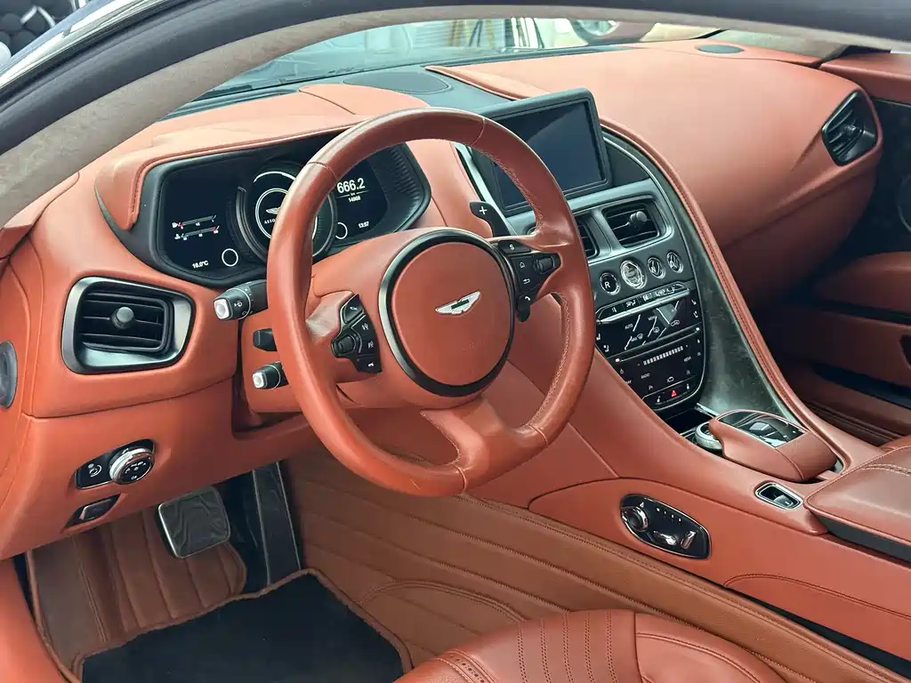 Aston Martin DB11 2019 4.0T V8 Coupe купить на сайте DeffCars