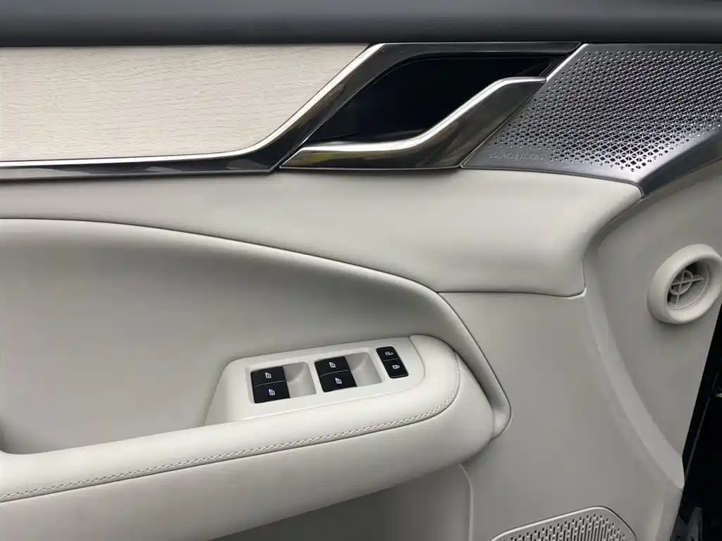 Volvo EM90 2025 Ultra six-seater купить на сайте DeffCars