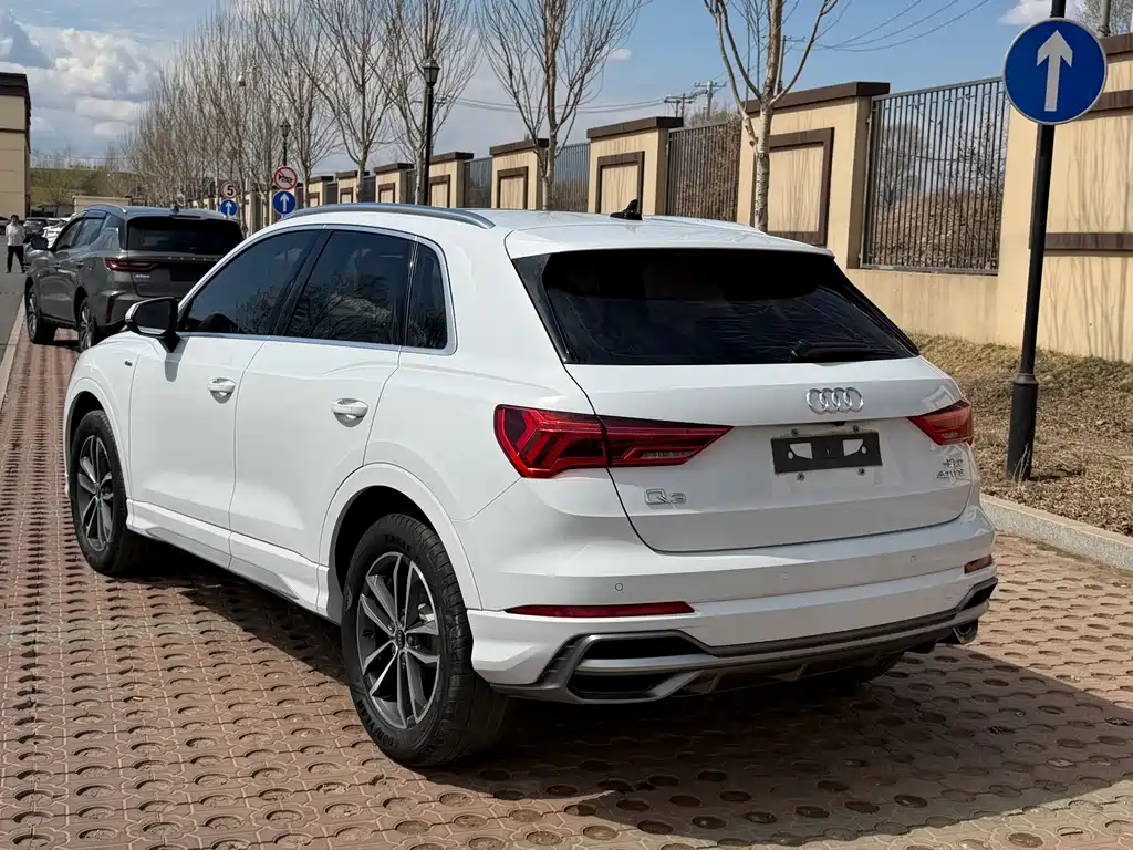 Audi Q3 2022 35 TFSI Fashionable and Dynamic купить на сайте DeffCars